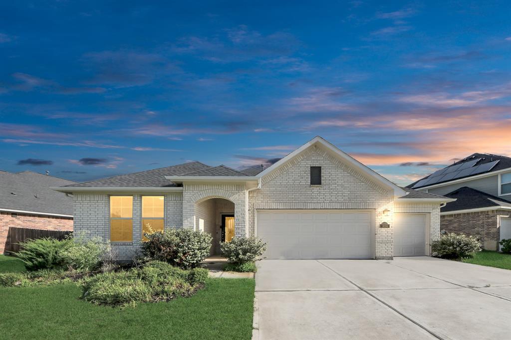 Foto principal - 8034 Royal Palm Dr