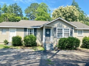 Building Photo - 1111 Park St