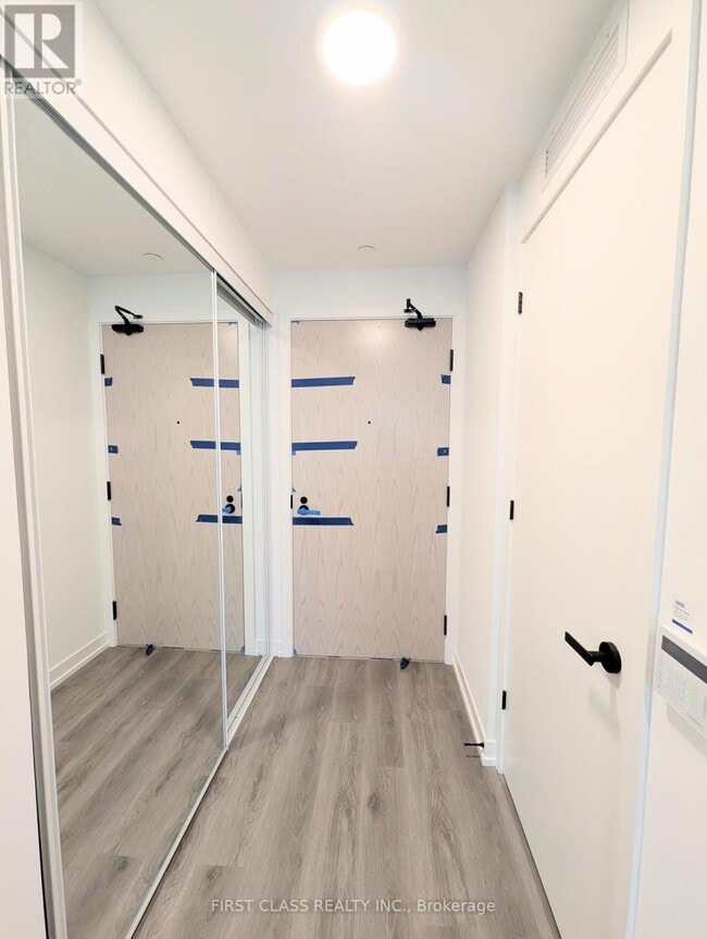 Building Photo - 28 Interchange Wy