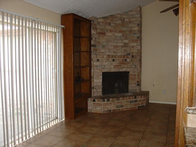 Building Photo - 9026 Petersham Dr