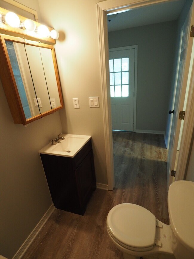Building Photo - Four Bedroom House in Foley!