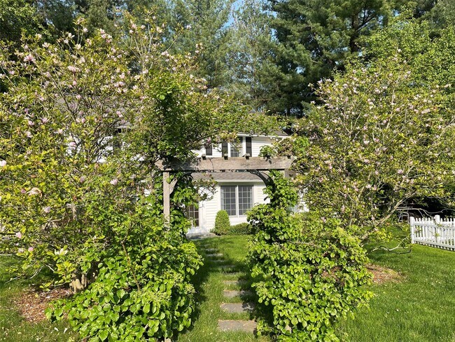 Foto del edificio - 5 Ludlam Ln