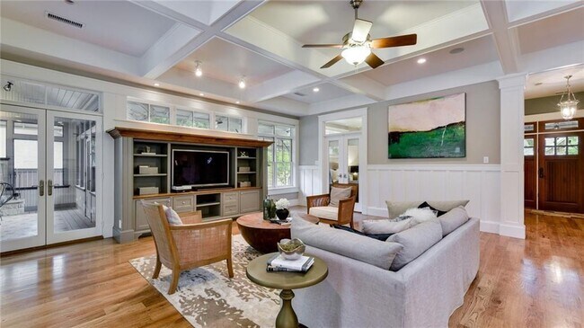 Building Photo - 2105 Meadowbrook Dr