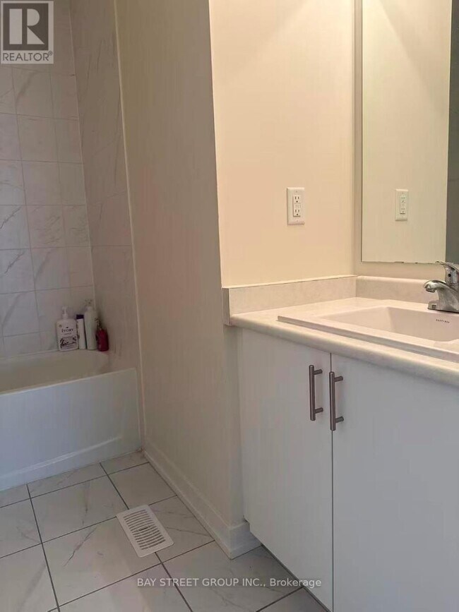 Photo du bâtiment - 124 Old Oak Ln