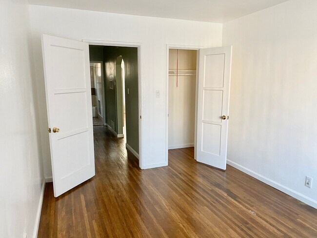 Building Photo - 3600 W 60th St