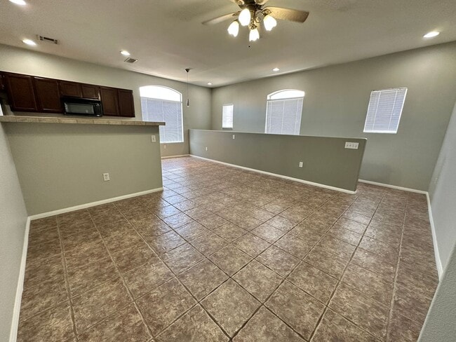 Building Photo - Summerlin Stunner!!