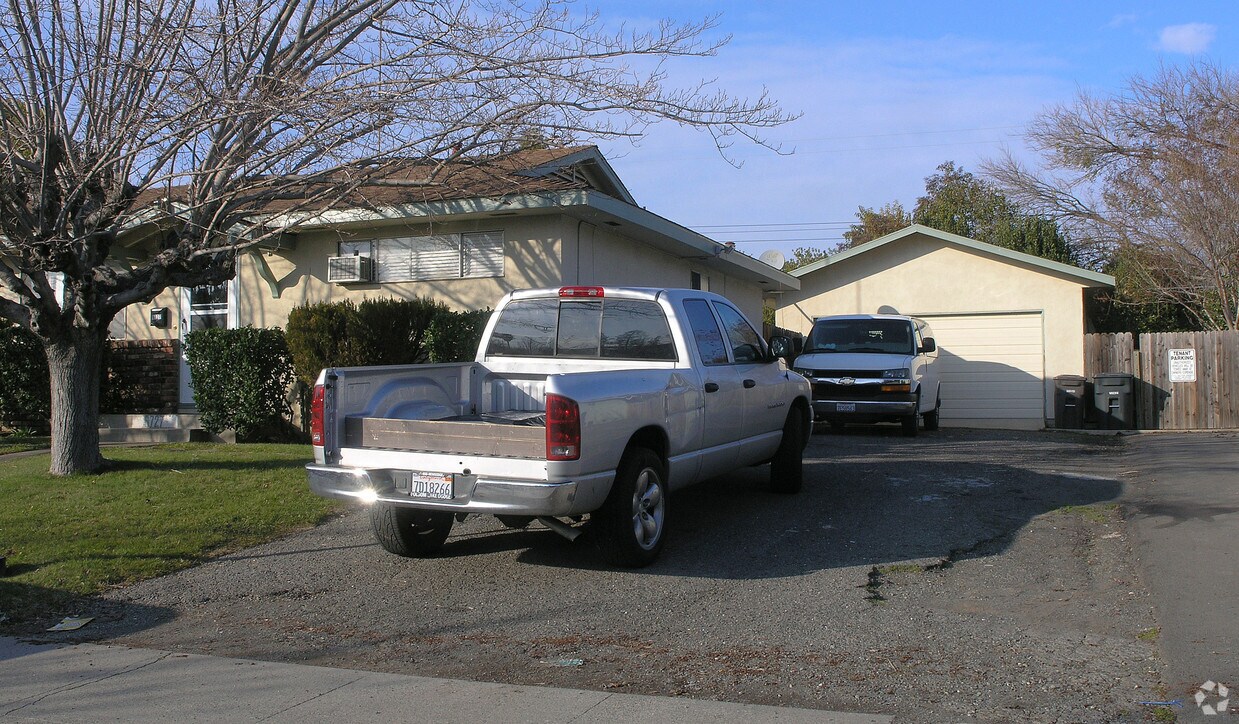 Building Photo - 6721-6727 Greenback Ln