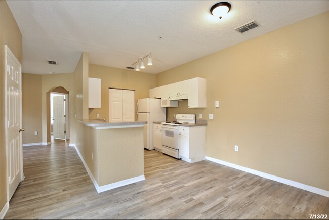 Foto del edificio - Perfect 2/2 Split Floorplan Condo with Was...