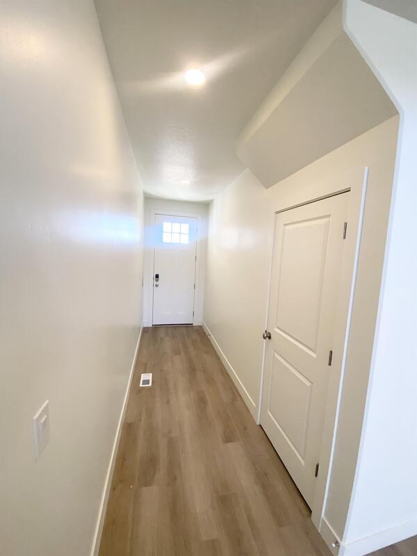 Building Photo - 388 W Songbird Ln