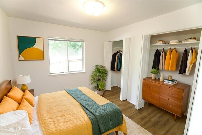 Foto del edificio - 8002 Sonnet Ave