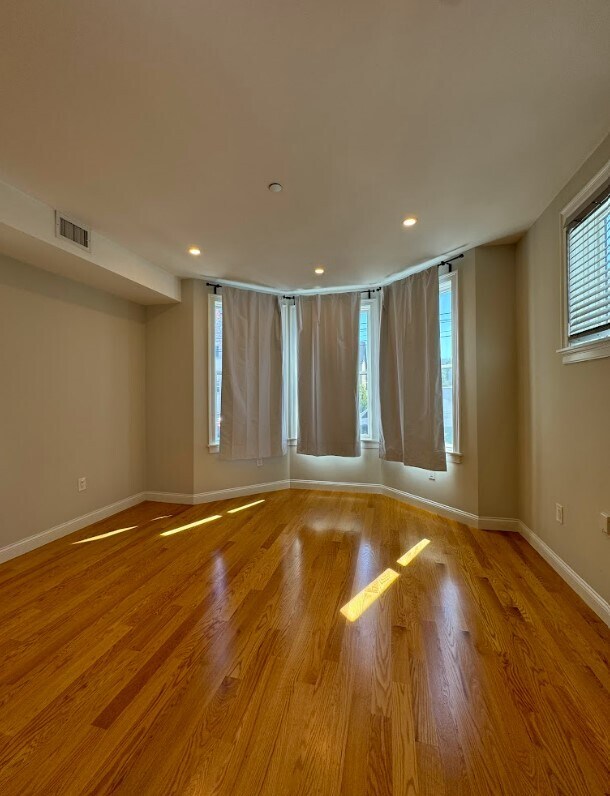 Building Photo - 56 S Waverly St