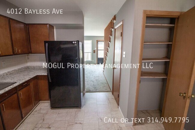 Building Photo - 2-level Townhouse!  ***FREE Rent Special***