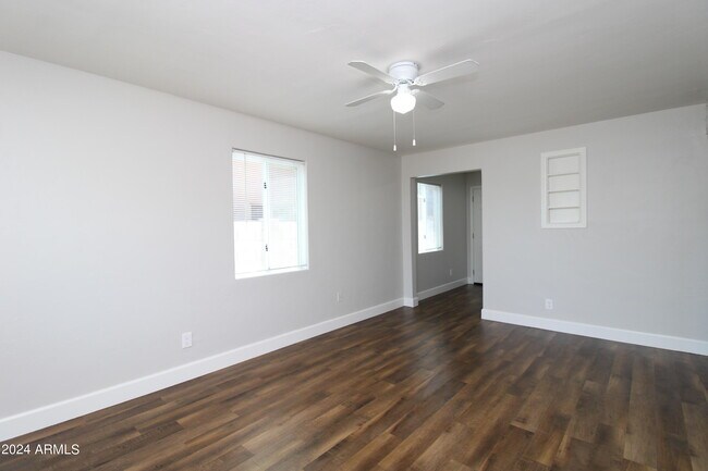 Foto del edificio - 2236 N 28th Pl