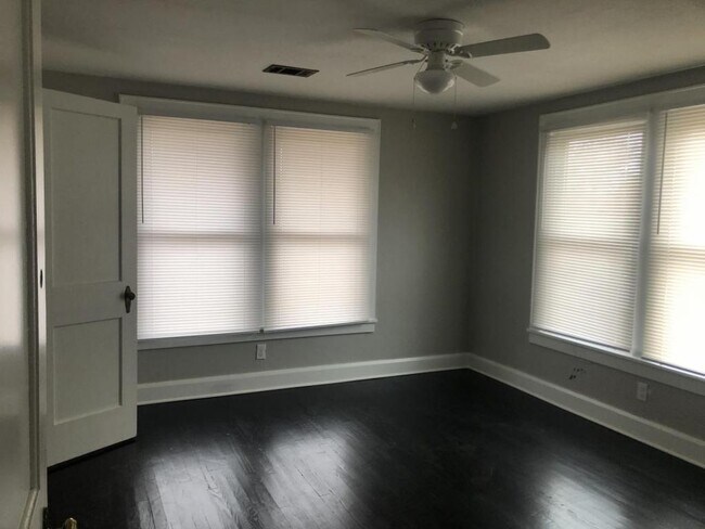 Building Photo - 125 Pinewood