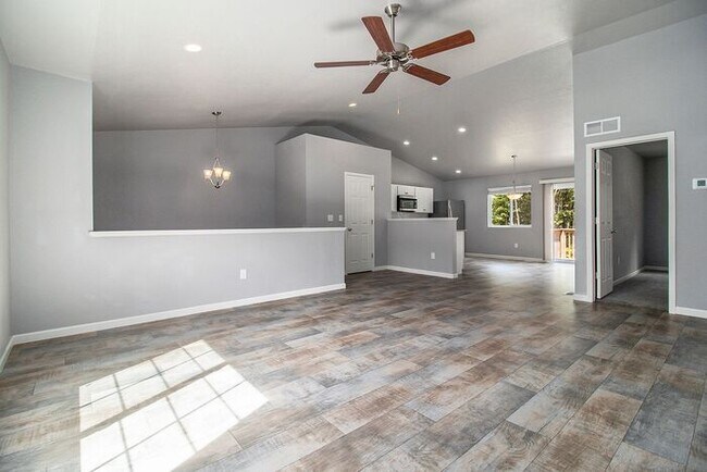 Building Photo - 1626 Osolo Rd