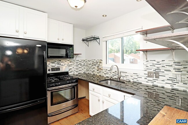 Building Photo - 573 Southampton Ct