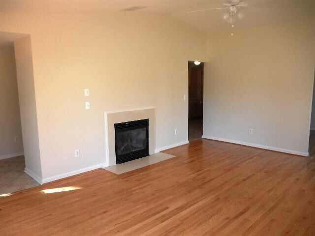 Foto del edificio - 4108 Springsleigh Rd