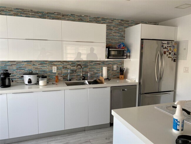 Building Photo - 18041 Biscayne Blvd