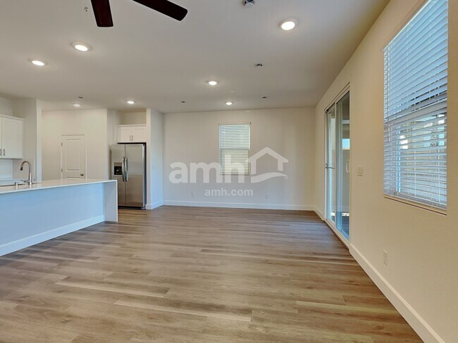 Foto del edificio - 4522 Camden Bridge St