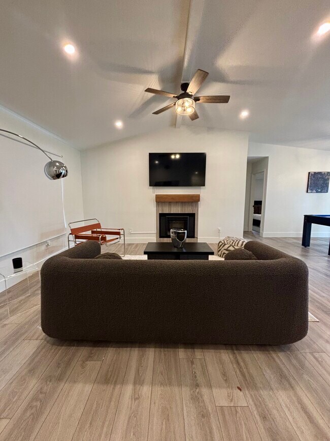 Sala de estar - 7810 Copperas Dr