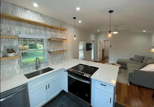 Building Photo - 420