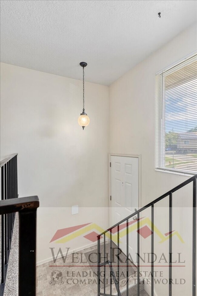 Building Photo - 3 Bedroom 2 Bath Duplex. SLC