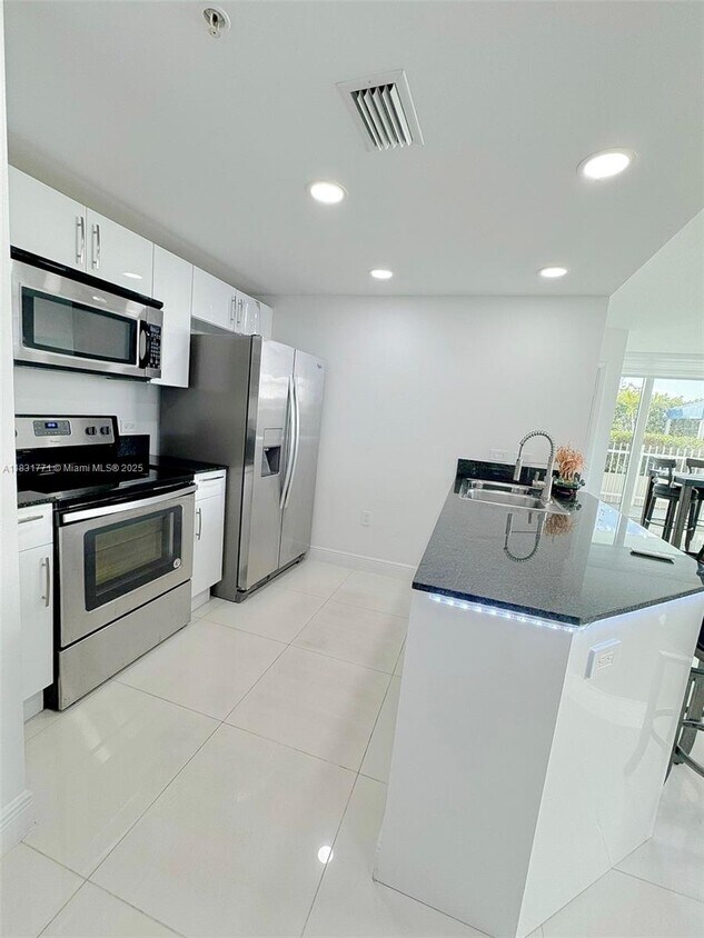 Foto principal - 1871 NW S River Dr