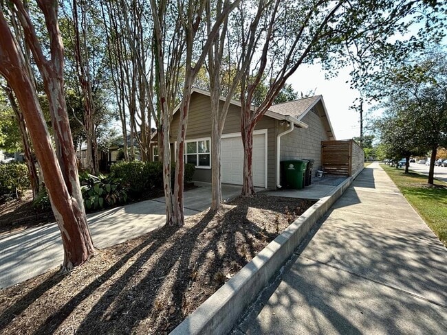 Foto del edificio - 4102 Yupon St