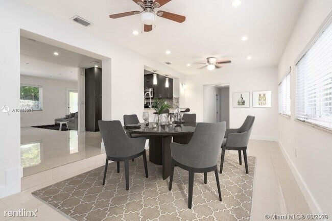 Building Photo - 4 br, 2.5 bath House - 2021 Coral Gate Dr