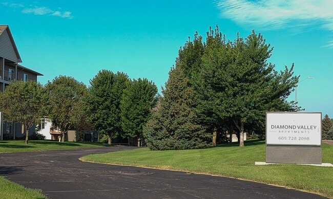 Building Photo - Diamond Valley Apartments