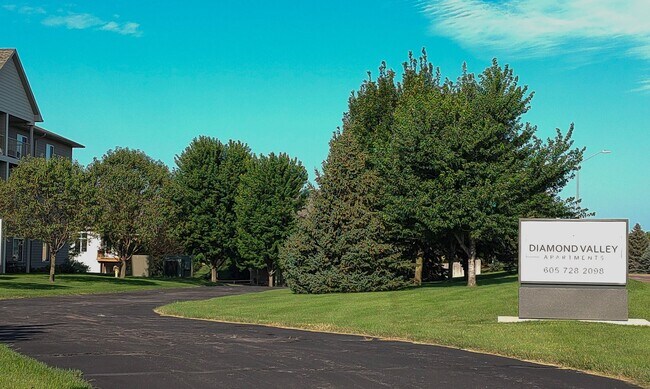 Building Photo - Diamond Valley Apartments