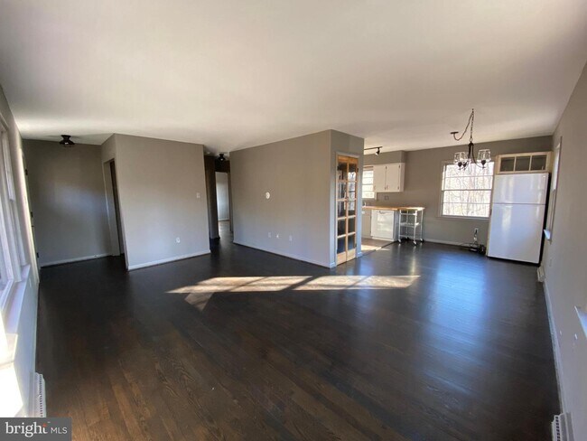 Foto del edificio - 11338 Dutchmans Creek Rd