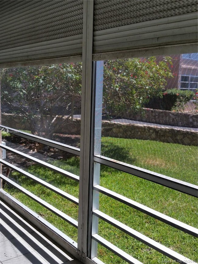 Foto del edificio - 2861 Somerset Dr