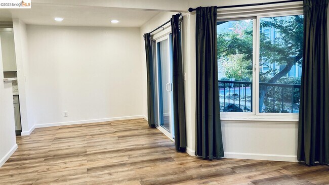 Foto del edificio - 1530 Sunnyvale Ave