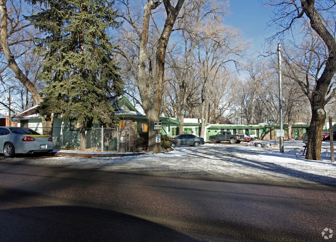 Primary Photo - Navajo Apartments