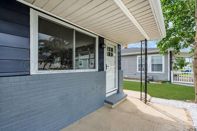 Building Photo - 24 Liberta Dr