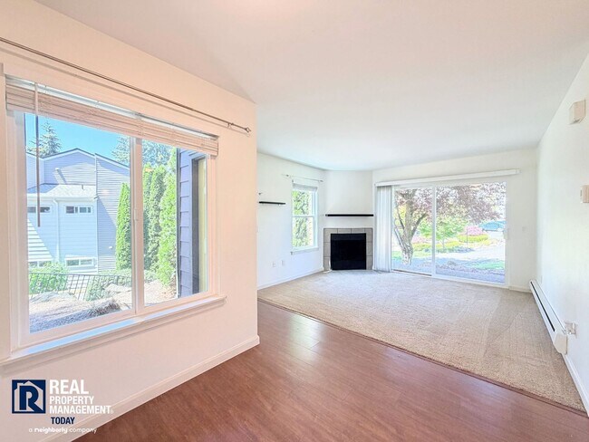 Foto del edificio - Charming 2-Bedroom Condo in Kent – Ground Floor Living with Modern Upgrades!