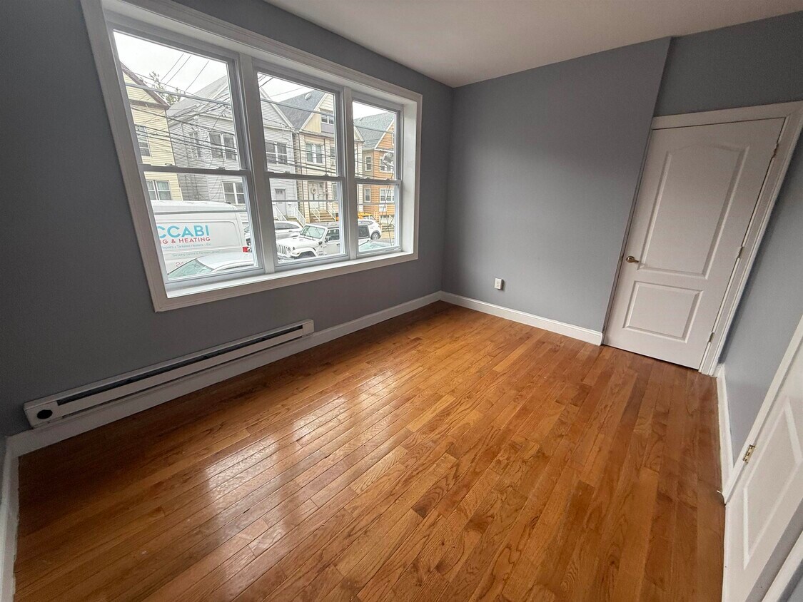 Foto principal - 129 W 54th St