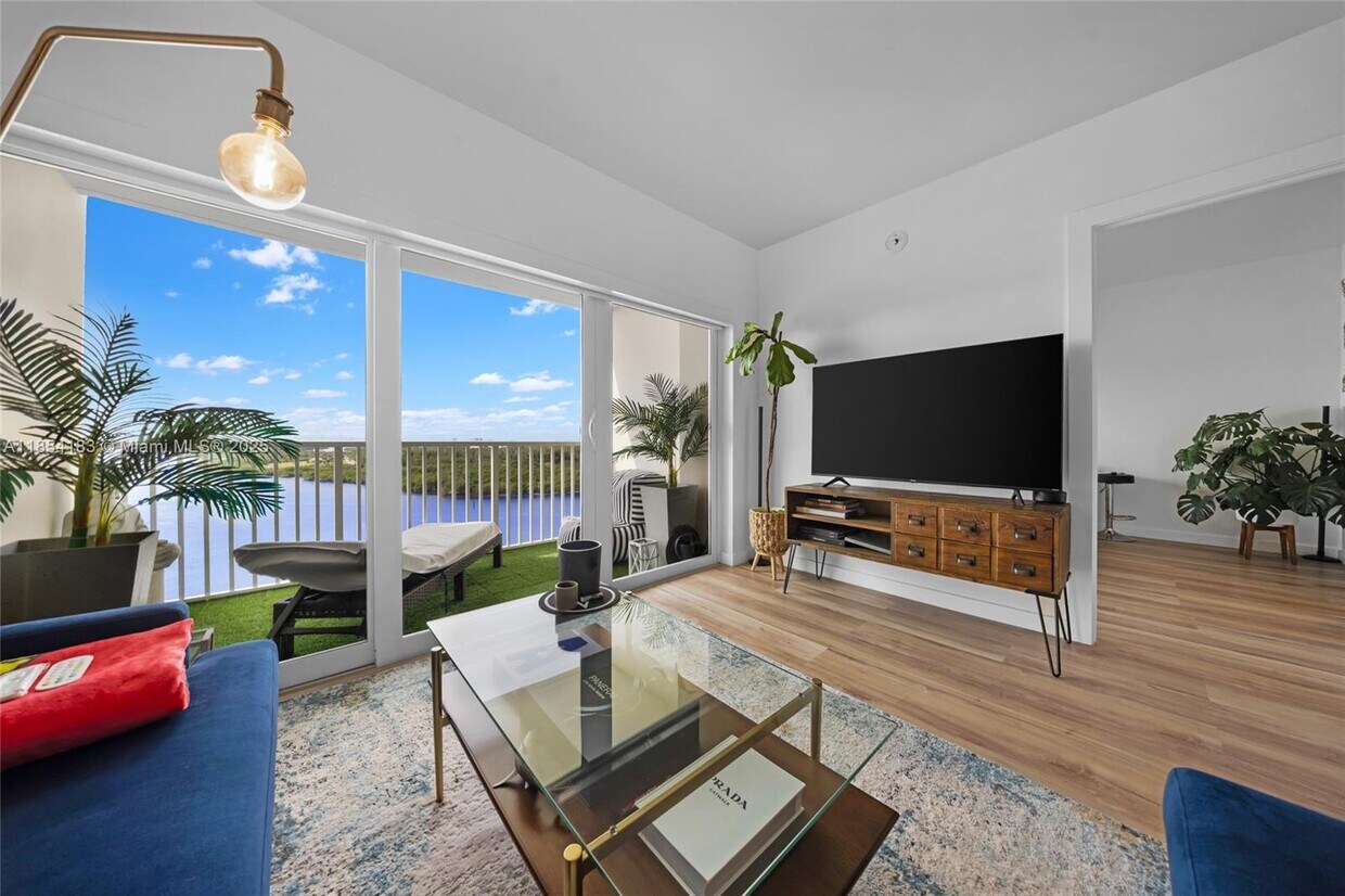 Foto principal - 300 Bayview Dr