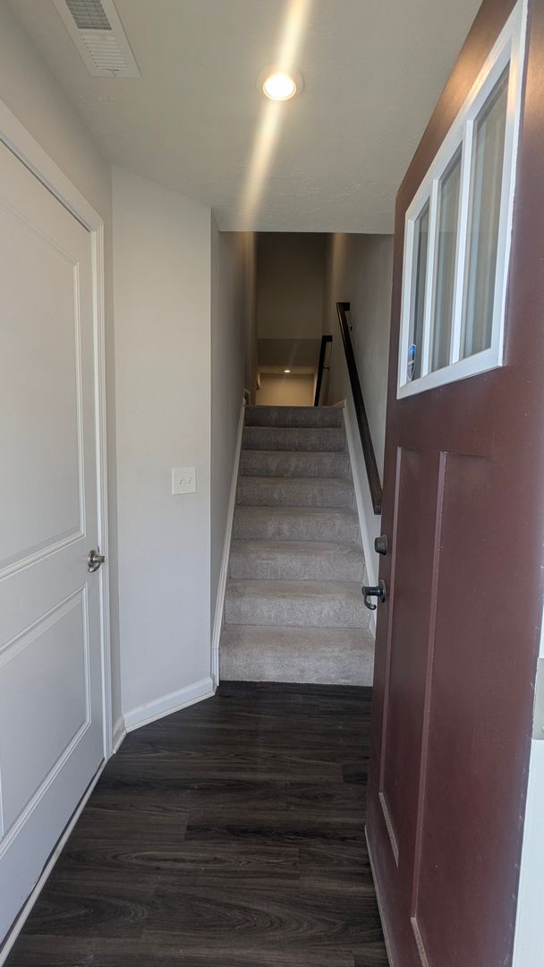 Foto del edificio - Luxury Townhome in Avon Ohio
