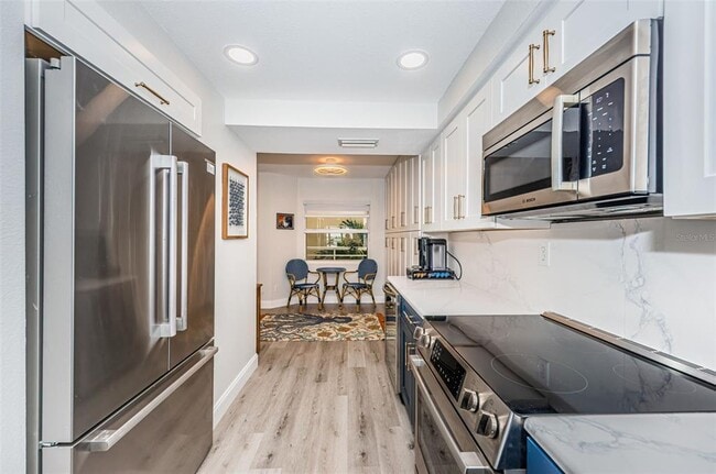 Building Photo - 6105 Bahia Del Mar Cir