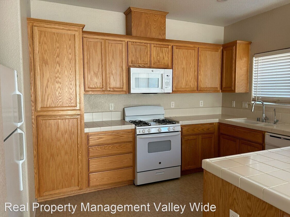 Building Photo - 3 br, 2 bath House - 3001 La Vina Circle,