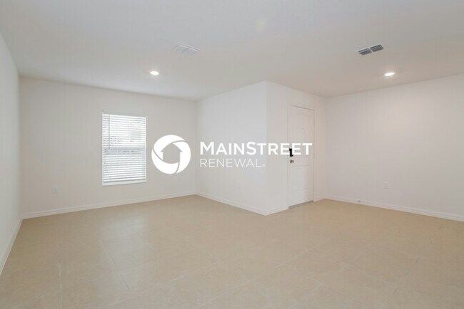 Building Photo - 4 Bedroom Pet-Friendly Home in Mascotte, FL with Main Street Renewal