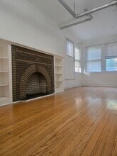 Building Photo - 858 N Hoyne Ave