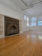 Building Photo - 858 N Hoyne Ave