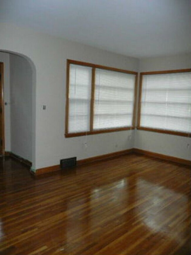 Building Photo - Charming 2 Bed/1 Bath House in New Prague
