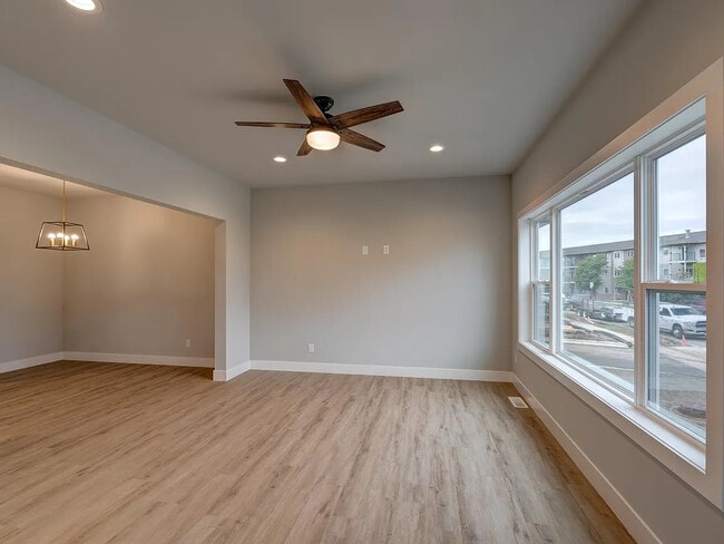 Building Photo - 115 Prairie Heights Dr