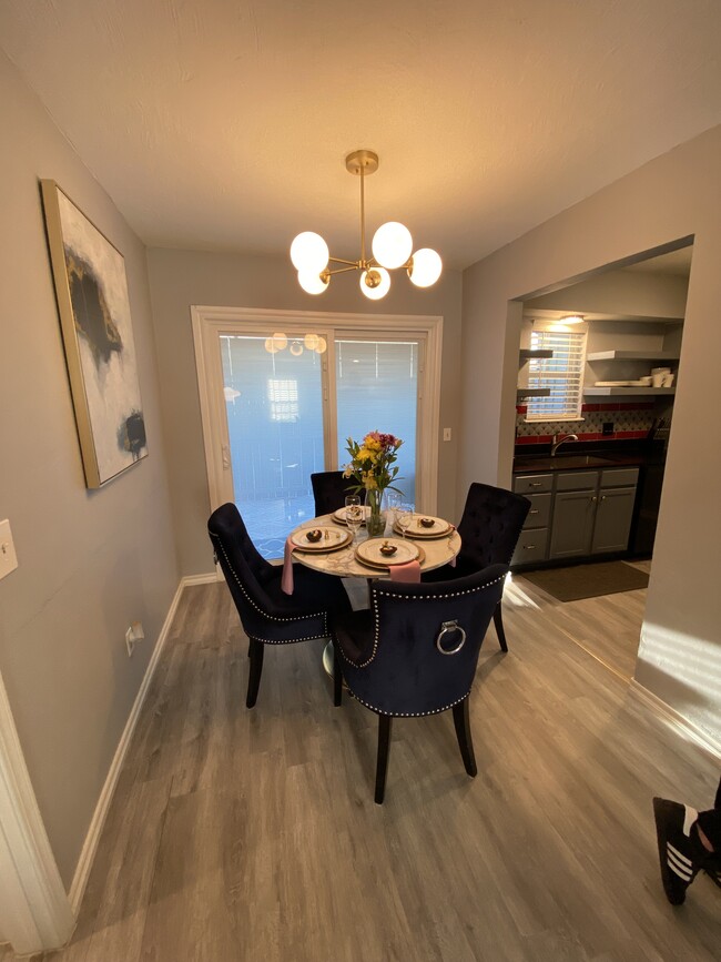 Dining Room - 11427 N May Ave