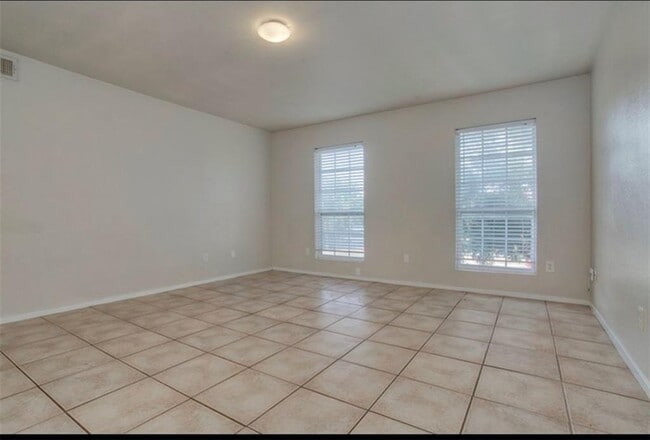 Building Photo - 2409 Ventura Dr