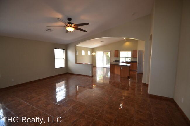 Foto del edificio - 3 br, 2 bath House - 17638 W Charter Oak Rd